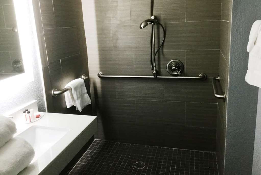 Baymont Inn & Suites Shawnee Rom bilde